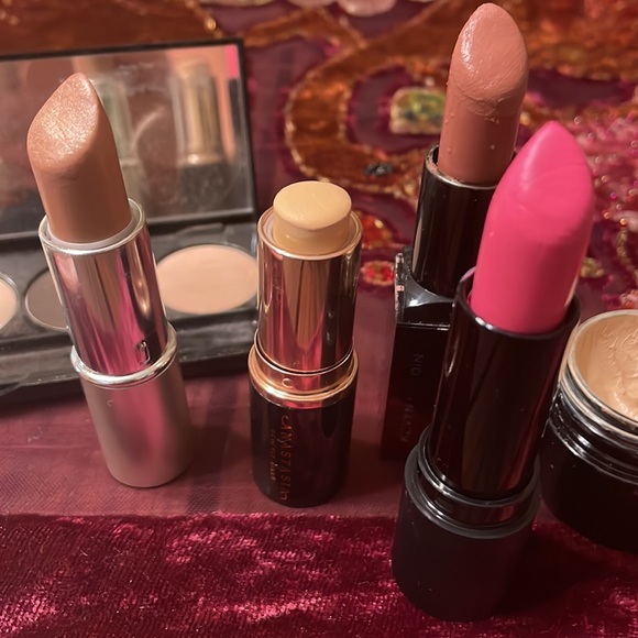 Lot of Makeup 8 - Picture 6 of 7